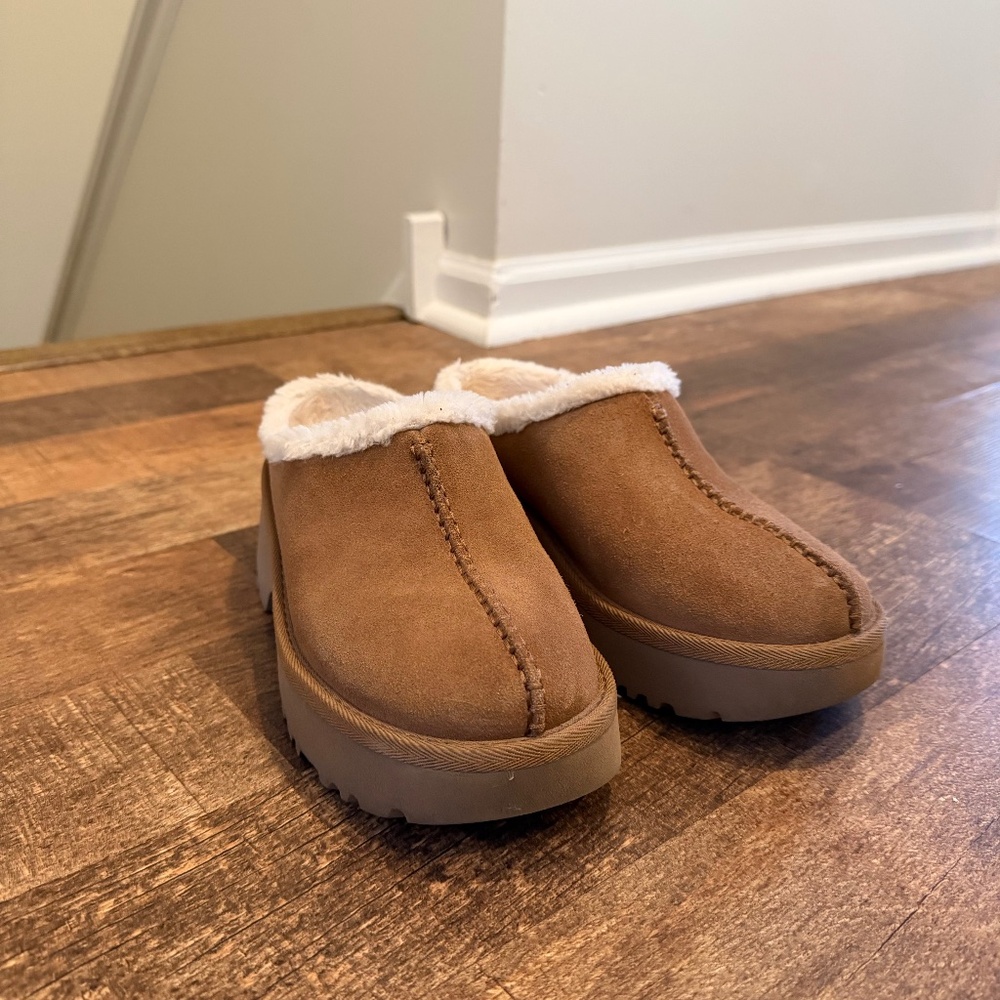 UGG Cozy Clog Platform Slip on